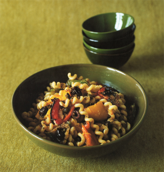 Fusilli aux poivrons et anchois, recette de Laura Zavan