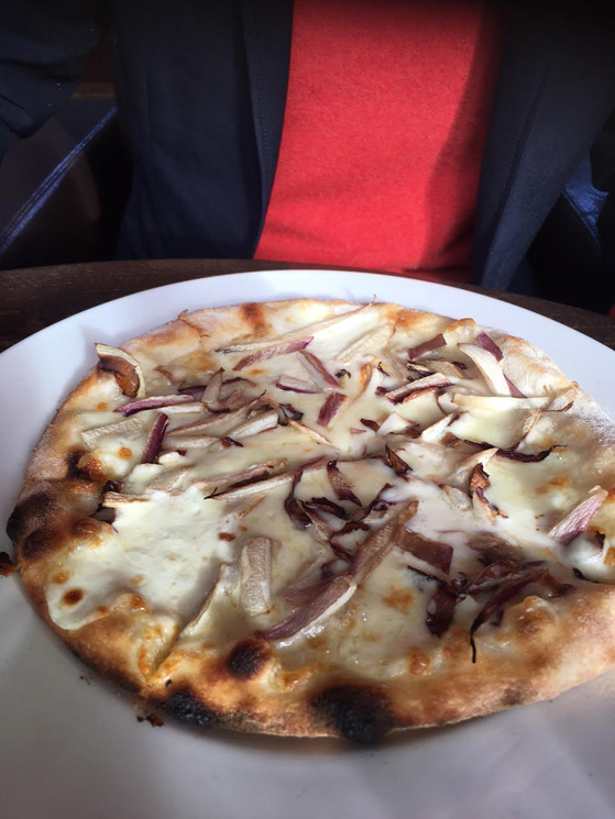 Pizza au stracchino et radicchio tardif