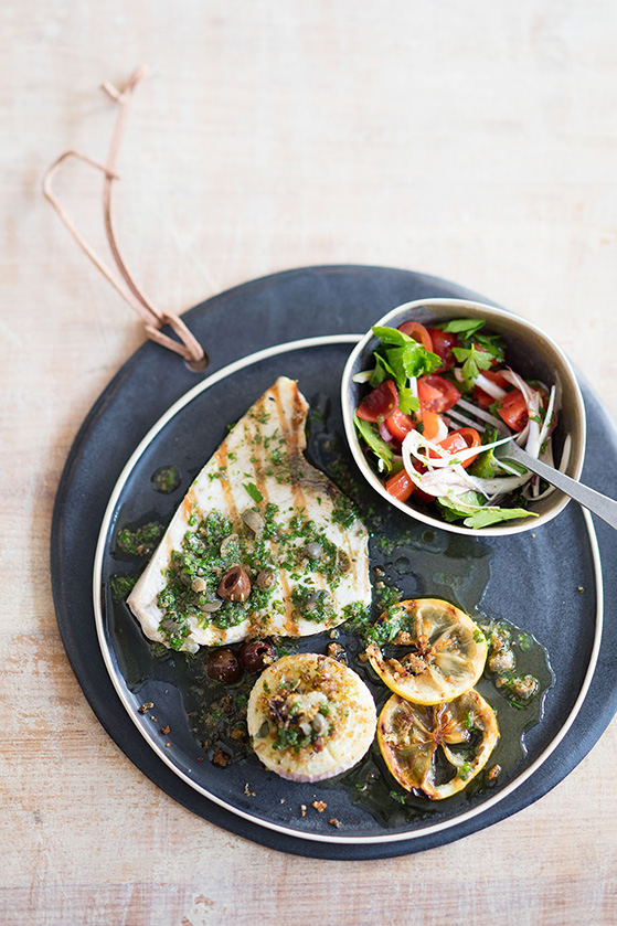 Espadon grillé et sauce aux câpres, recette de Laura Zavan