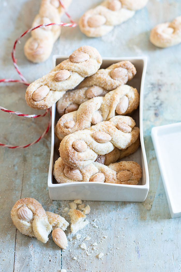 Intorchiate – Biscuits tressés à l'huile d'olive – Laura Zavan – Cuisine  italienne