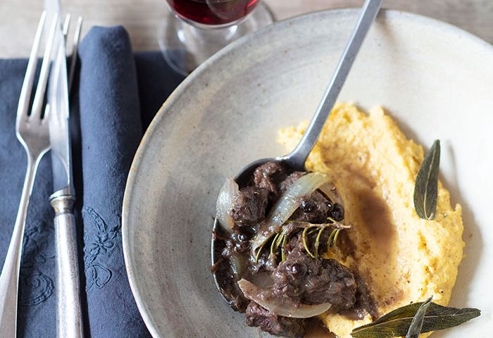 Carbonade et polenta. recette de Laura Zavan