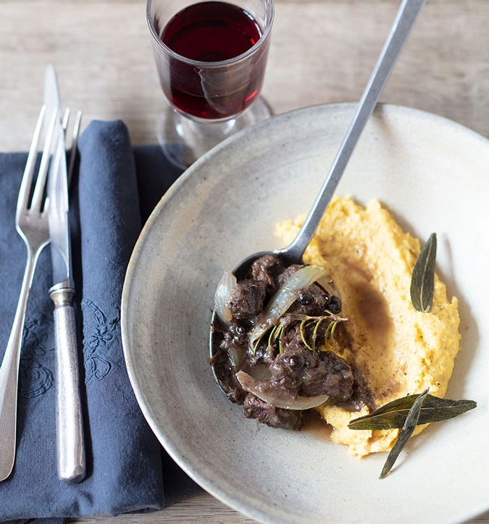 Carbonade et polenta. recette de Laura Zavan