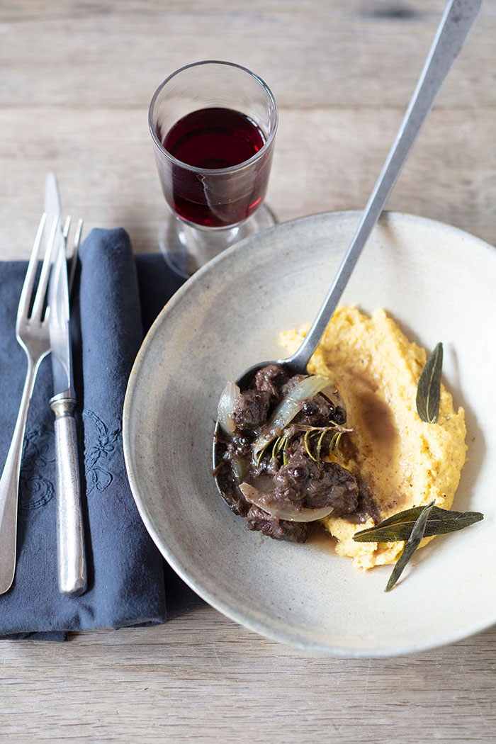 Carbonade et polenta. recette de Laura Zavan