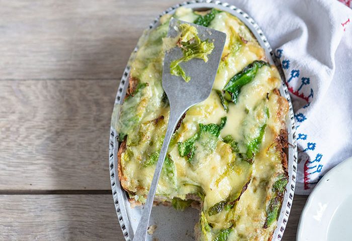 Soupe de pain, chou et fontina, recette de Laura Zavan