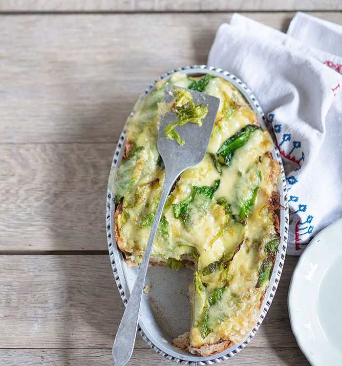 Soupe de pain, chou et fontina, recette de Laura Zavan