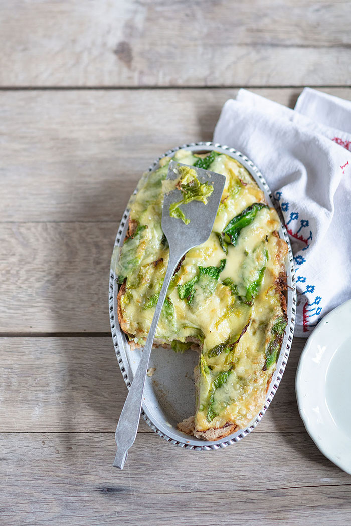 Soupe de pain, chou et fontina, recette de Laura Zavan