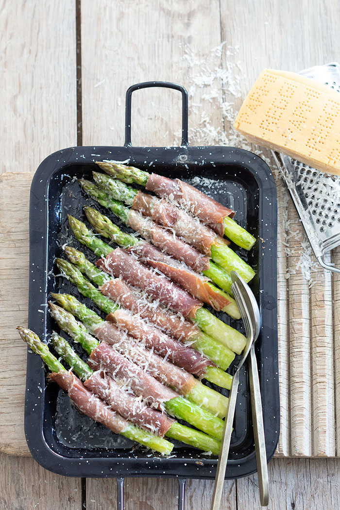 Asperges gratinées, recette de Laura Zavan