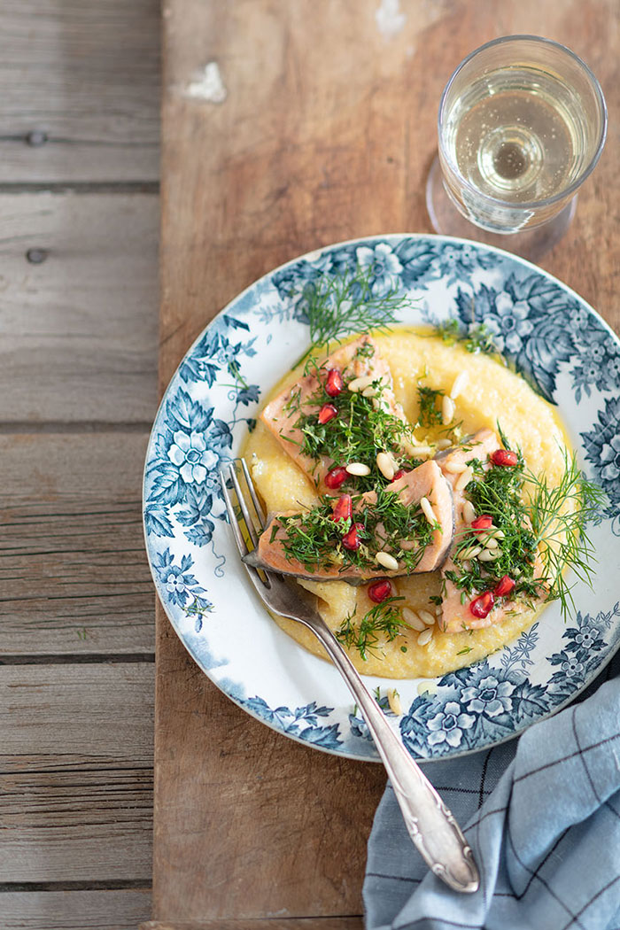 Truite marinée et polenta, recette de Laura Zavan