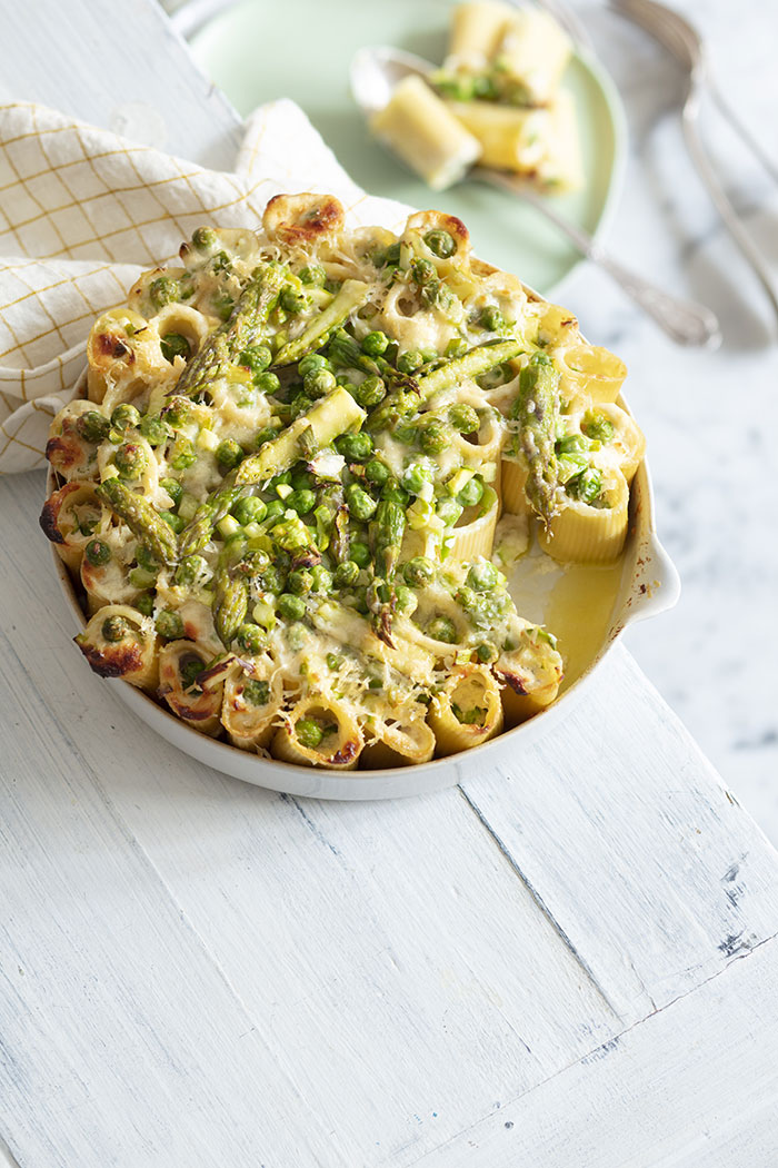 Pâtes farcies de ricotta, petits pois & asperges, recette de Laura Zavan