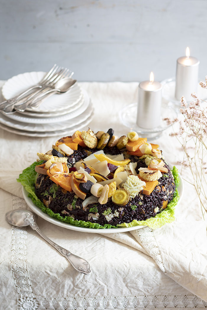 Couronne de riz noir, parmesan & légumes rôtis. Recette de Laura Zavan