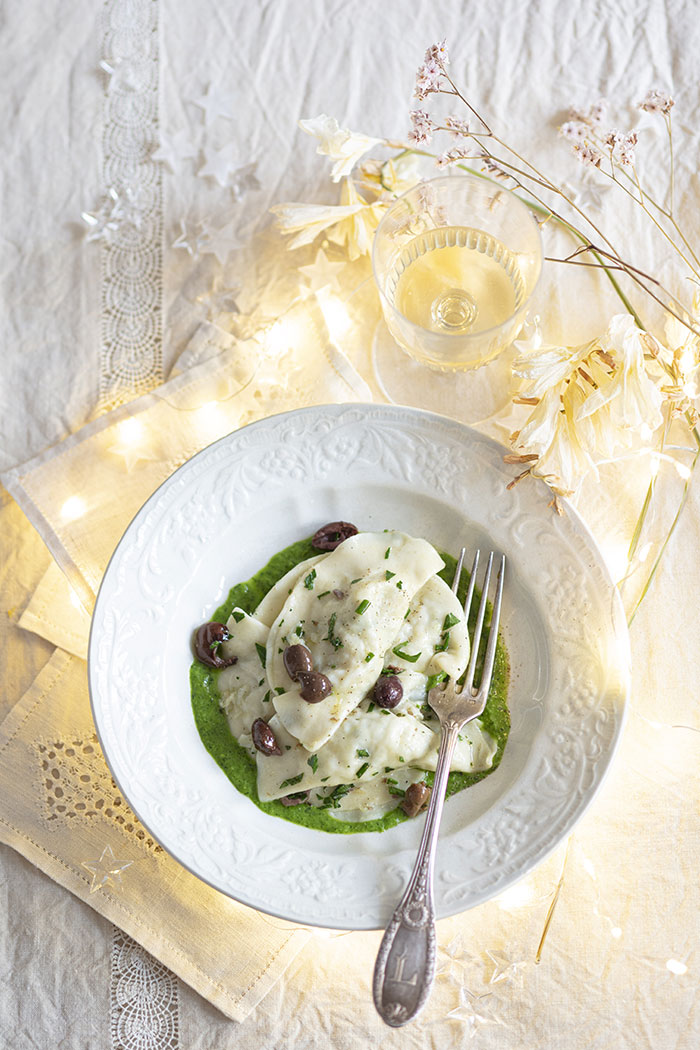 Pâtes demi-lunes à la morue, coulis vert . Recette de Laura Zavan