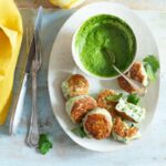 Boulettes de poulet et ricotta, pesto vert. Recette de Laura Zavan