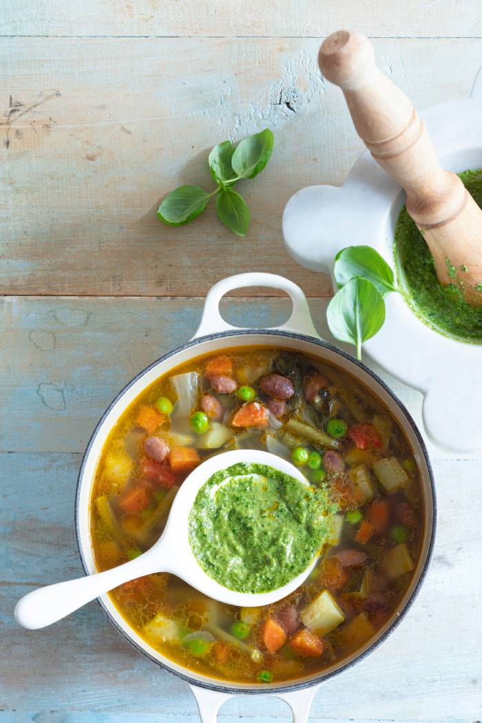 Minestrone au pesto, recette de Laura Zavan