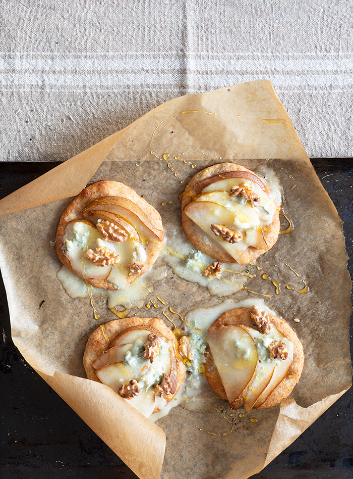 Pinsa bleue. Recette de Laura Zavan
